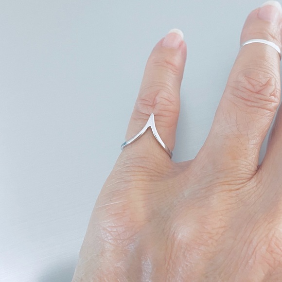 Sterling Silver Pointy V Shape Ring, Silver Rings, Stackable Band, Chevron - Picture 1 of 14